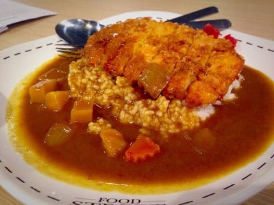 ข้าวหมูทอดแกงกะหรี่