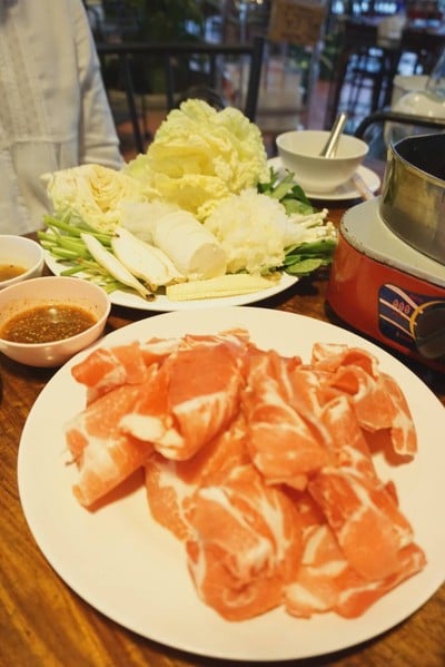 จุ่มจิ้มริมคลอง (Jum Jim Rimklong) จุ่มจิ้มริมคลอง (Jum Jim Rimklong)