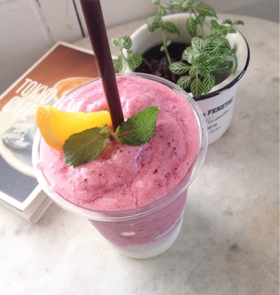 Strawberry Smoothie with Yogurt