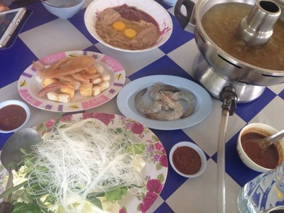 เซ็ตสุกี้ที่ทางร้านตัดให้สำหรับ3คน อิ่มกำลังดี
