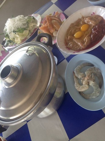 เซ็ตสุกี้ ตามภาพ สำหรับ3คน 460บาท(ราคารวมไอติม2แท่ง)
