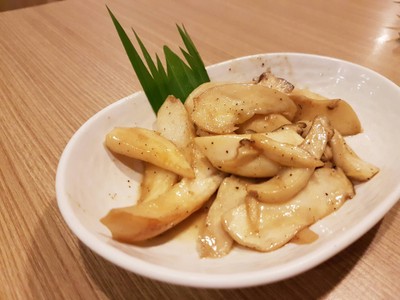 เห็ดออรินจิผัดเนย