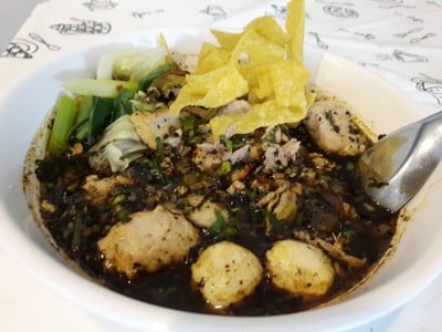 เมนูของร้าน ก๋วยเตี๋ยวดู๋ดี๋ชักธง โคราช