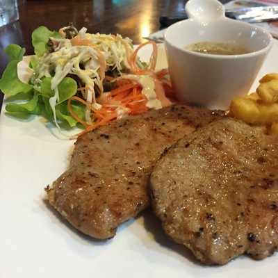 สเต็กหมูพริกไทยดำ