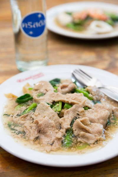 ราดหน้ายอดผักบ้านบดินทร์ ลาดพร้าว 112