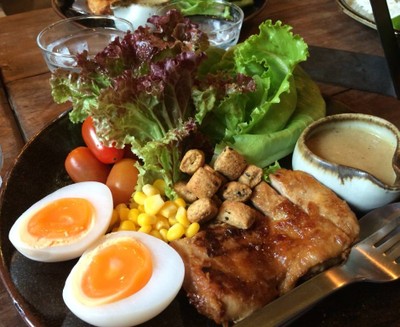 สลัดไก่อบ