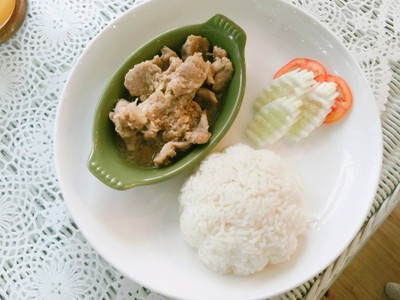 ข้าวหมูกระเทียม