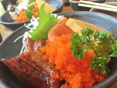 ข้าวหน้าปลาดิบ