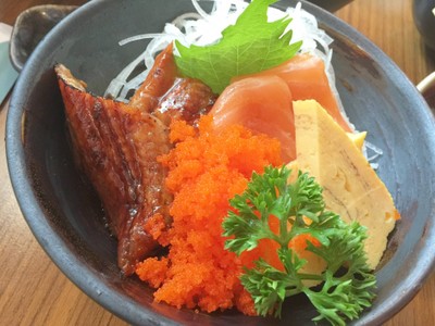 ข้าวหน้าปลาดิบ