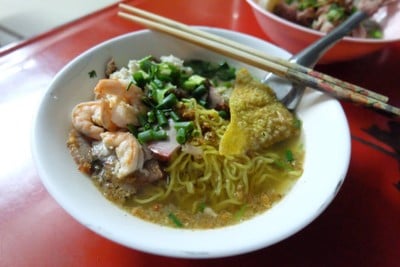 เมนูของร้าน บะหมี่เกี๊ยวปู ป้าไก่เดือยทอง