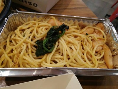 สปาเก็ตตี้ผัดฉ่าไส้กรอกไก่