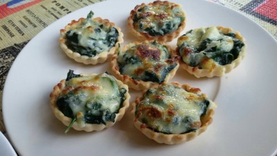 ทาร์ตผักโขมอบชีส 75 บาท