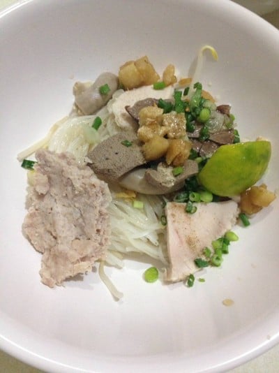 เมนูของร้าน แป๊ะเฉื่อย ก๋วยเตี๋ยวเส้นจันทร์