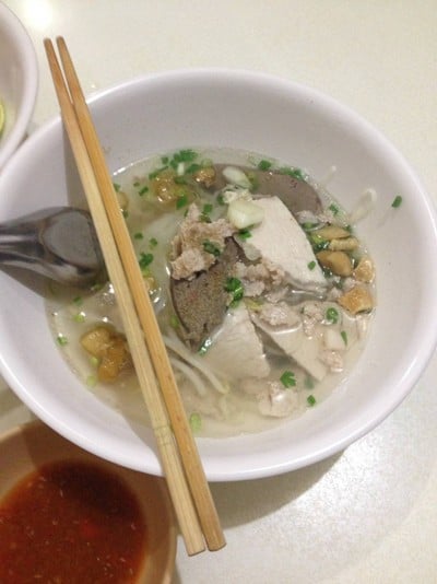 เมนูของร้าน แป๊ะเฉื่อย ก๋วยเตี๋ยวเส้นจันทร์