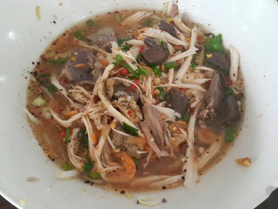 บะหมี่ต้มยำไก่ฉีก