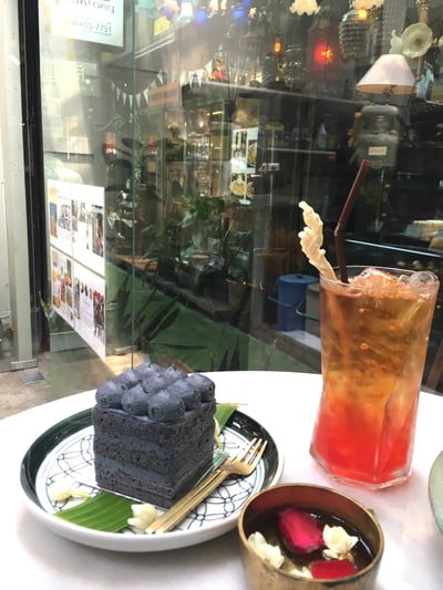 San Tri Petch (Iced Earl Grey Tea With Squeezed Watermelon)