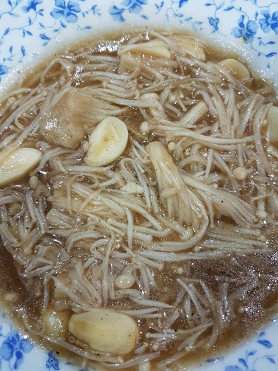 เห็ดเข็มทองผัดน้ำมันหอย