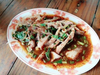 น้ำตกคอหมูย่าง