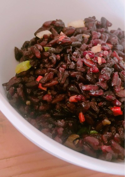 ข้าวหูดำผัดกระเทียม