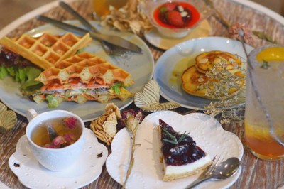 Chuanpisamai cafe (ชวนพิสมัย คาเฟ่) Chuanpisamai cafe (ชวนพิสมัย คาเฟ่)