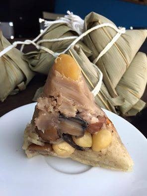 เมนูของร้าน ตี๋น้อย บ๊ะจ่างฮ่องเต้ ริมถนนจรัญสนิทวงศ์ ระหว่าง ซ.จรัญ 1 กับ 3