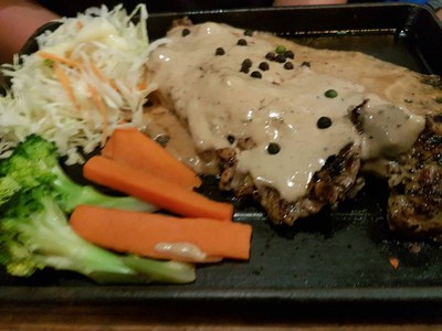 สเต็กหมูพริกไทยดำ