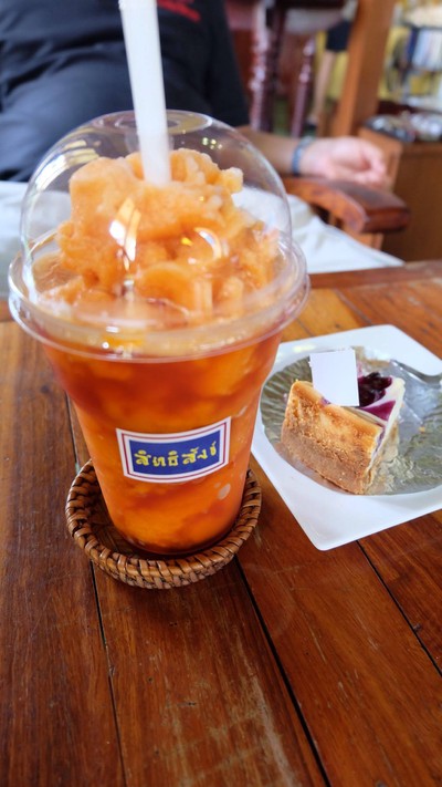 iced tea and newyork cheesecake