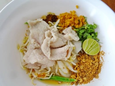 ก๋วยเตี๋ยวเส้นใหญ่แห้งต้มยำโบรา
