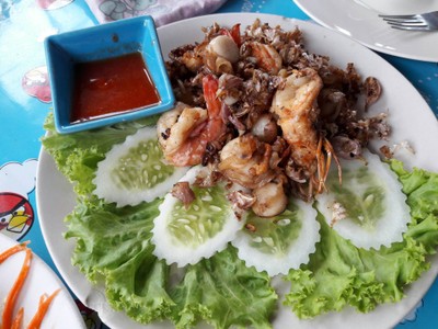 กุ้งหอยทอดกระเทียมพริกไทย
