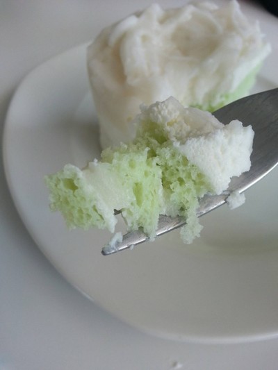 เค้กใบเตยมะพร้าวอ่อน