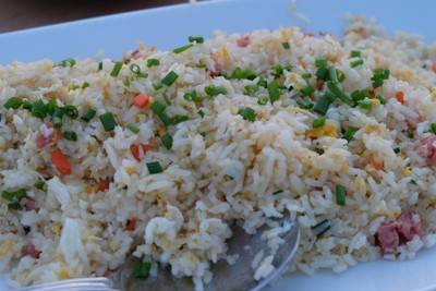 ข้าวผัดแหนมป้าย่น