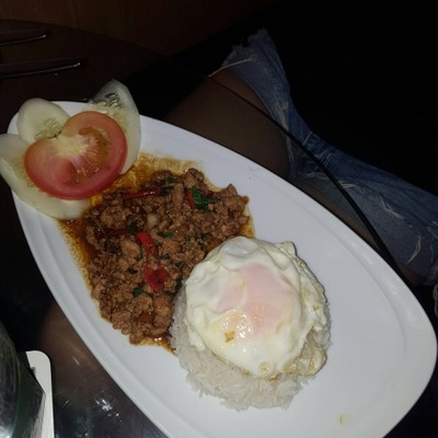 ข้าวกะเพราหมูไข่ดาว