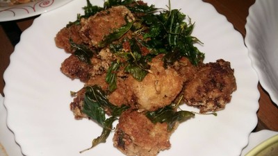 ลาบหมูทอด 120฿