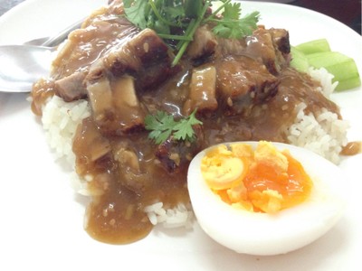 ข้าวหมูกรอบ