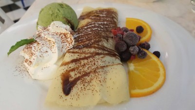 เครปทำสดนุ่ม ไอศรีมและวิปครีมถึงใจมากกก