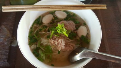 เส้นเล็กน้ำใส