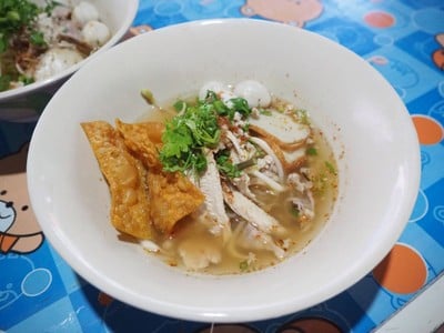 เส้นเล็กต้มยำ