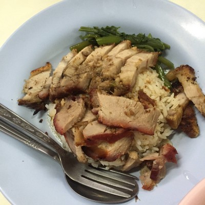ข้าวหน้าหมูแดง หมูกรอบ