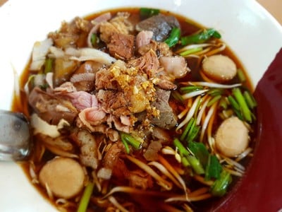 เมนูของร้าน ก๋วยเตี๋ยวเนื้อ สว่างอรุณ (โชคชัย4)