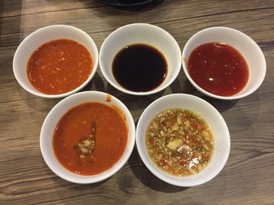 น้ำจิ้มจะมีหลายแบบไปไหน ทั้งๆที่ไม่อร่อย