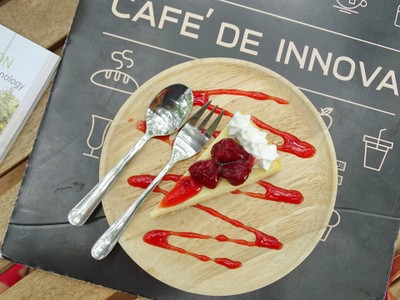 STRAWBERRY CHEESE CAKE