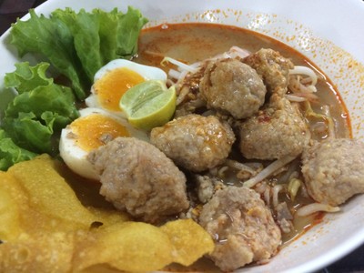 ก๋วยเตี๋ยวต้มยำหมูเด้งไข่หวาน