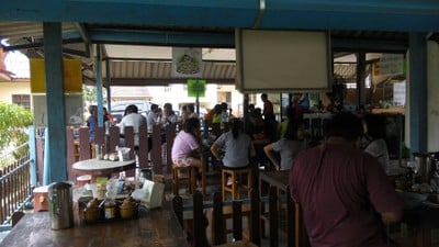 บรรยากาศ ก๋วยเตี๋ยวเรือหน้าวัดคลองแห