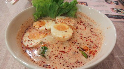 ก๋วยเตี๋ยวต้มยำไข่