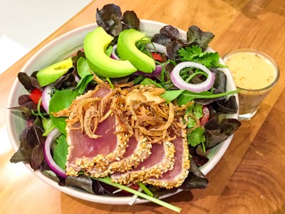 ทูน่าสลัด (Tuna Salad with spicy sesame dressing)