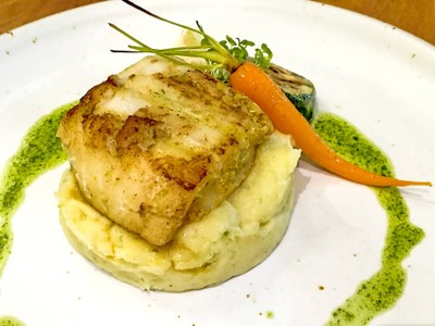 ปลาหิมะอบ มันบด ผักย่าง