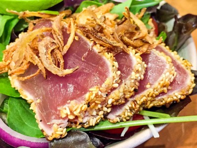 ทูน่าสลัด (Tuna Salad with spicy sesame dressing)
