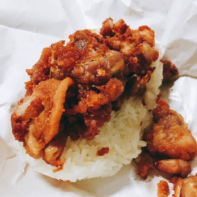 เมนูของร้าน ข้าวเหนียวหน้าหมู คุณตา รถไฟฟ้าพญาไท