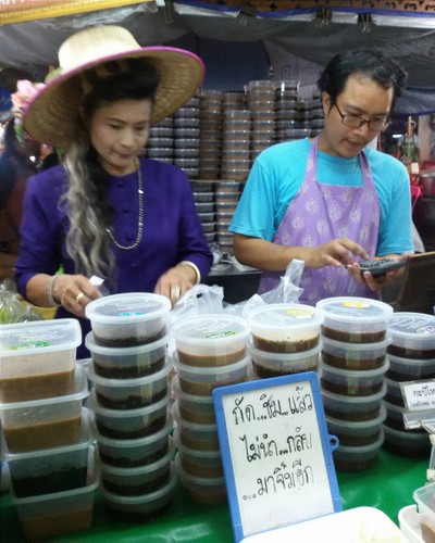 บรรยากาศ สาลี่ กะปิสูตรโบราณ ตลาดโต้รุ่งหัวหิน
