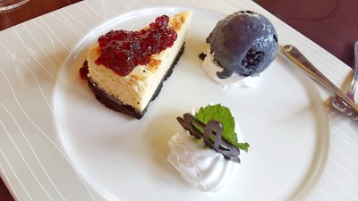 Cheese Cake and Grape Sauce